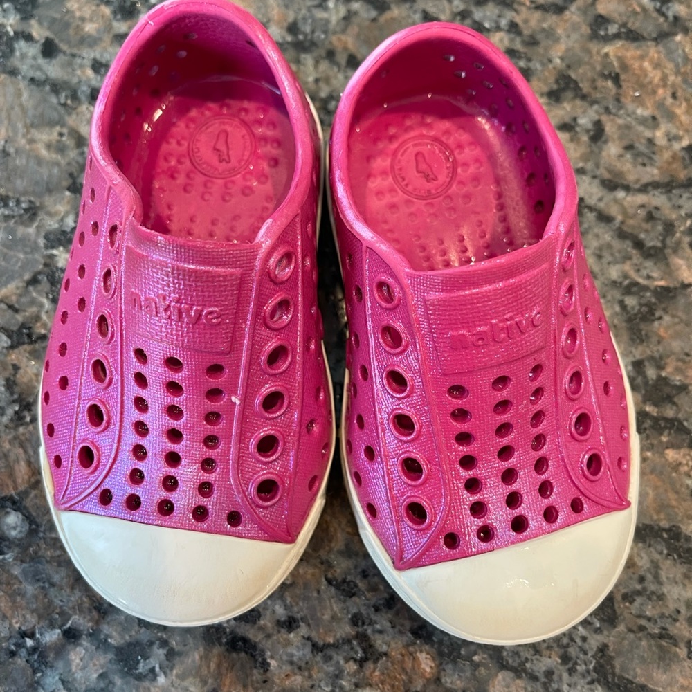 Iridescent pink size 4 baby natives
